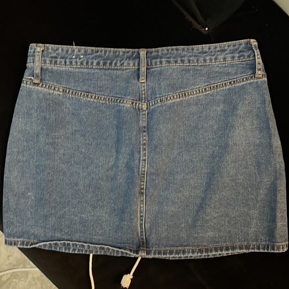 Guess denim lace up mini skirt - Picture 2 of 2